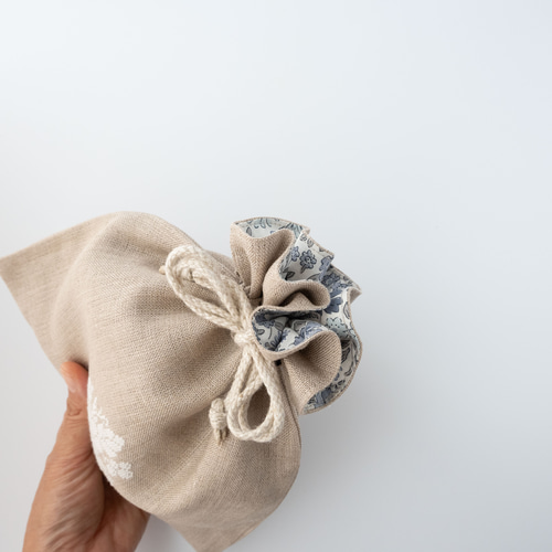 専用★リネン 総刺繍 絹紐 巾着バッグ 和想庵＋和装ブラ＋マミロンクロス 刺繍リボン 巾着バッグ | maimo
