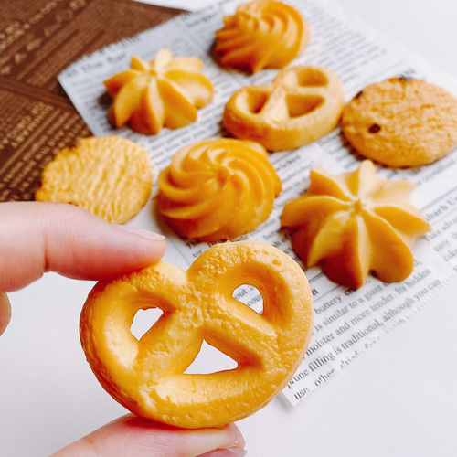 こんがり焼けた本物そっくりなクッキー 食品サンプル ディスプレイ 4個