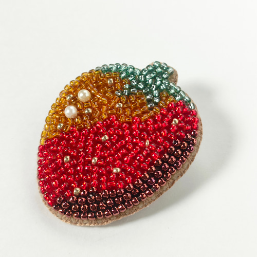 赤エビ　ビーズ刺繍ブローチNO.3 ハローキティ ビーズ刺繍ブローチ – MAYGLOBE