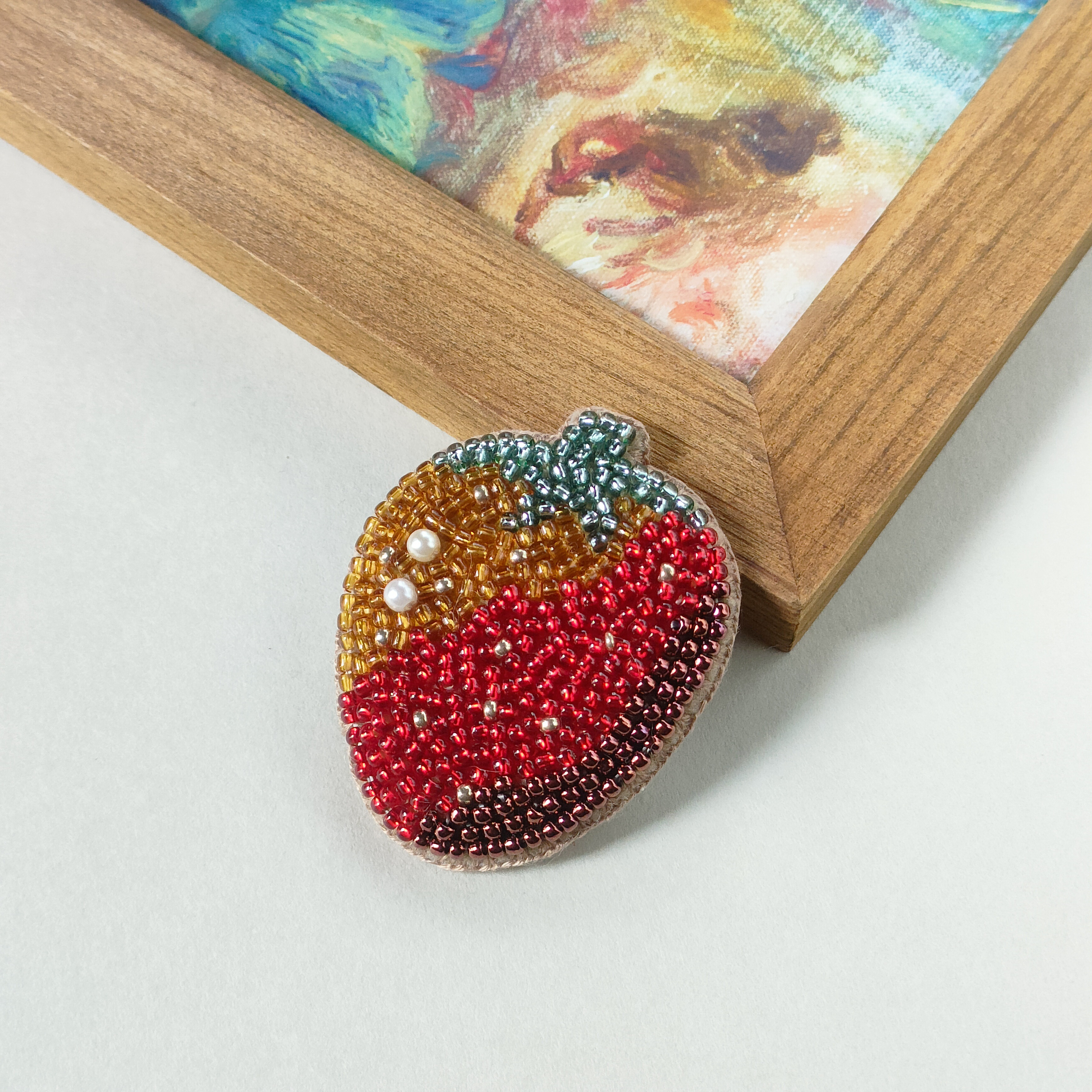 いちごのビーズ刺繍ブローチ - HAGAKISAN'S GALLERY | minne