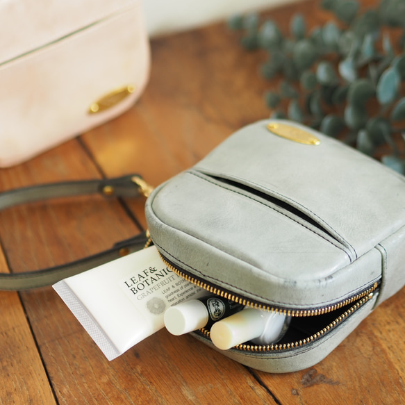 ☆オーダー dolls country シンプルポーチ くすみカラーの栃木レザー・大人ポーチ】スクエア（スモーキーブラック