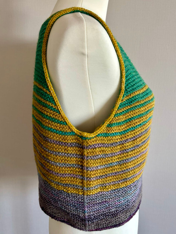 手編み ノースリーブニット ウール100%使用（グリーン） 6枚目の画像