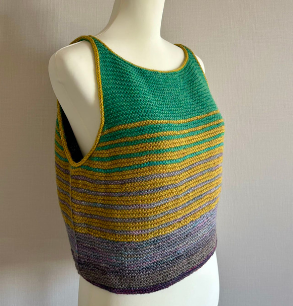 手編み ノースリーブニット ウール100%使用（グリーン） 2枚目の画像