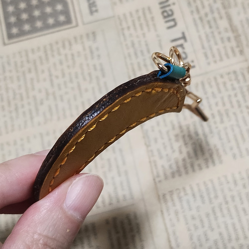 ☪三日月 月の形のキーホルダー 両面 本革 レザー シンプル バッグ