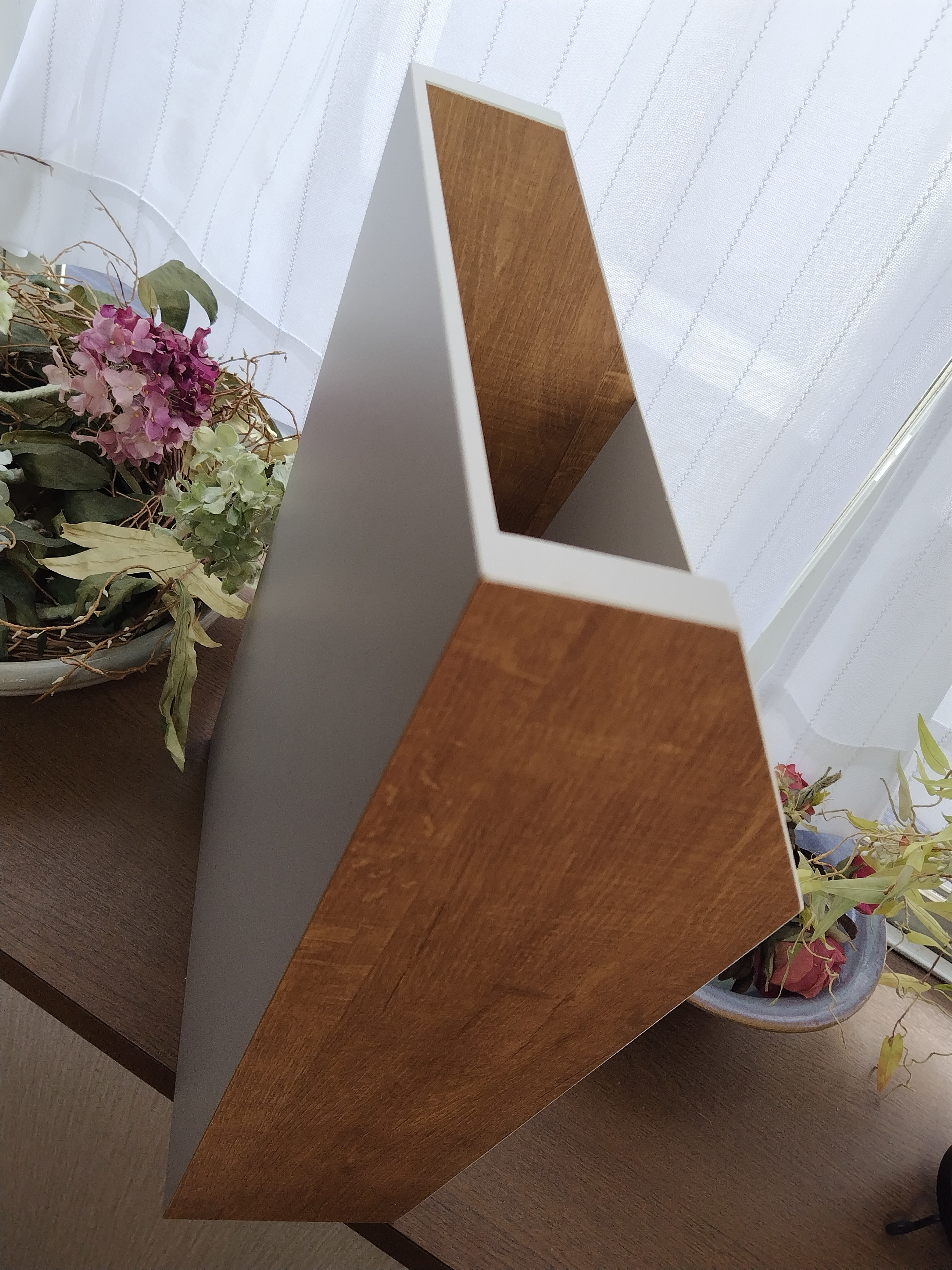 ホワイト×木目柄のシンプルなダストBOX(木製、メラミン仕上げ)