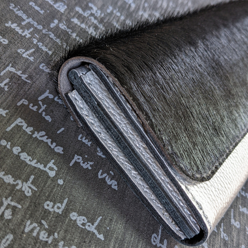 ぐしぐし手縫い＊ブラックハラコとシュリンクシルバーの本革長財布  