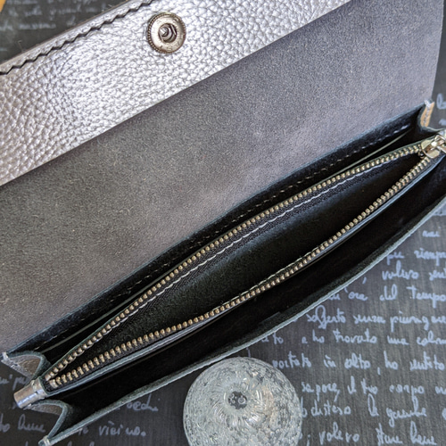 ぐしぐし手縫い＊ブラックハラコとシュリンクシルバーの本革長財布  