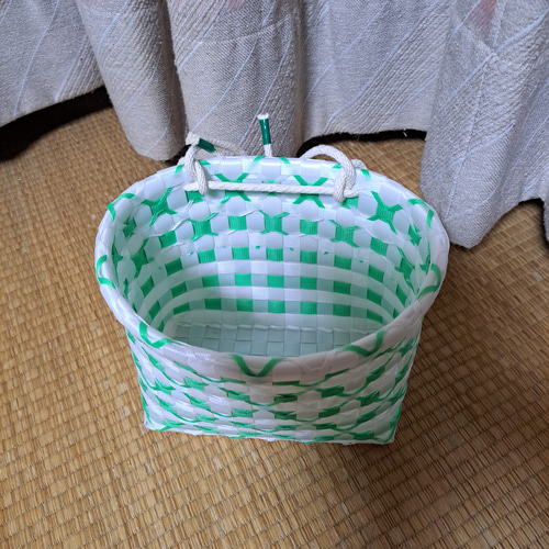 PPバンドかご(模様編み はけご ミニ)、収穫かご、プラカゴ 模様c-白-緑