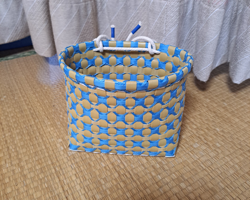 ppバンド手編み　プラカゴ　オーダー商品 レトロポップなプラかご Lサイズ オレンジxライトブルー 花柄 PP