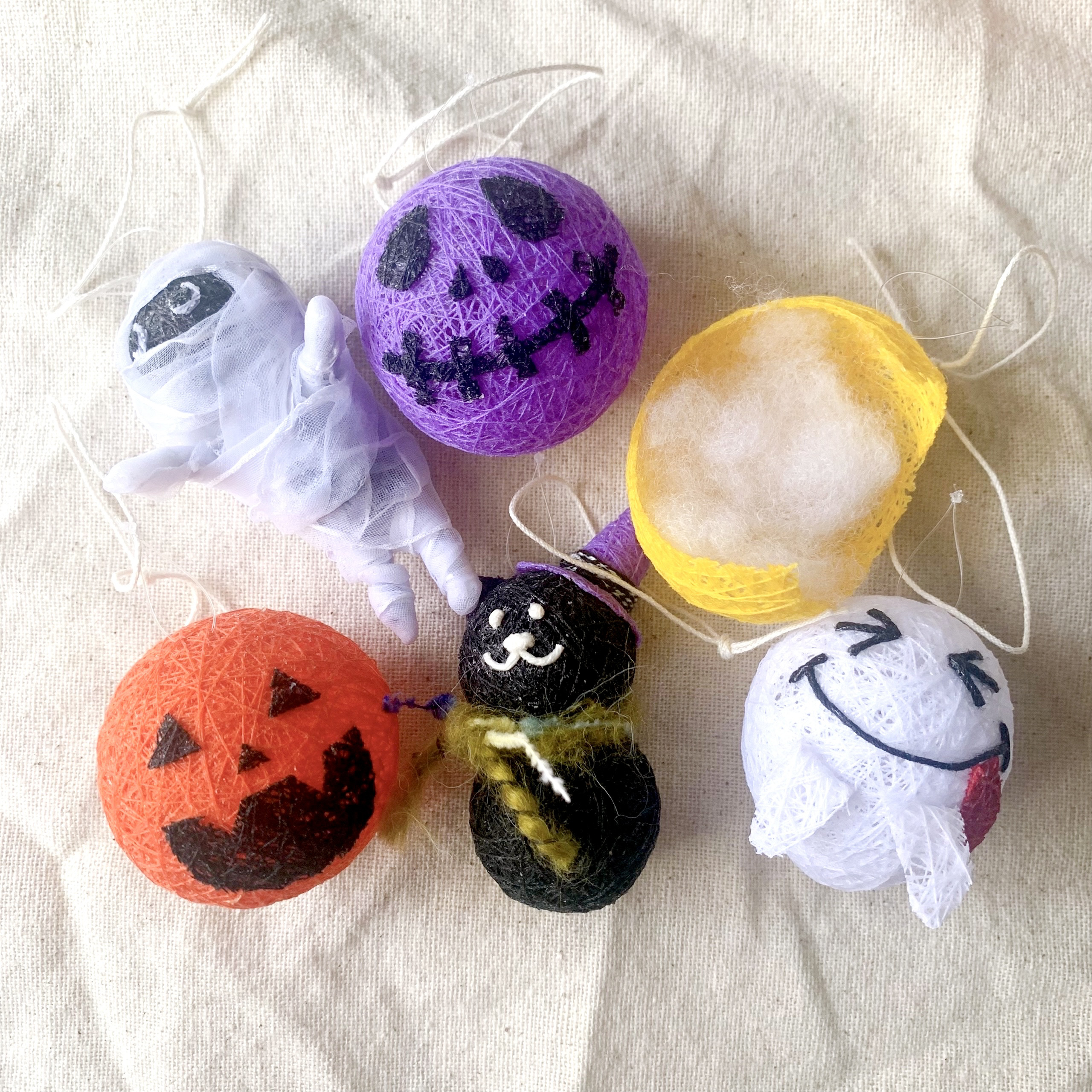 糸玉オーナメント　吊るしてミニハロウィン