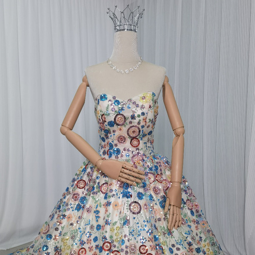 送料無料！カラードレス キラキラスパンコール 花柄のモチーフ刺繍が