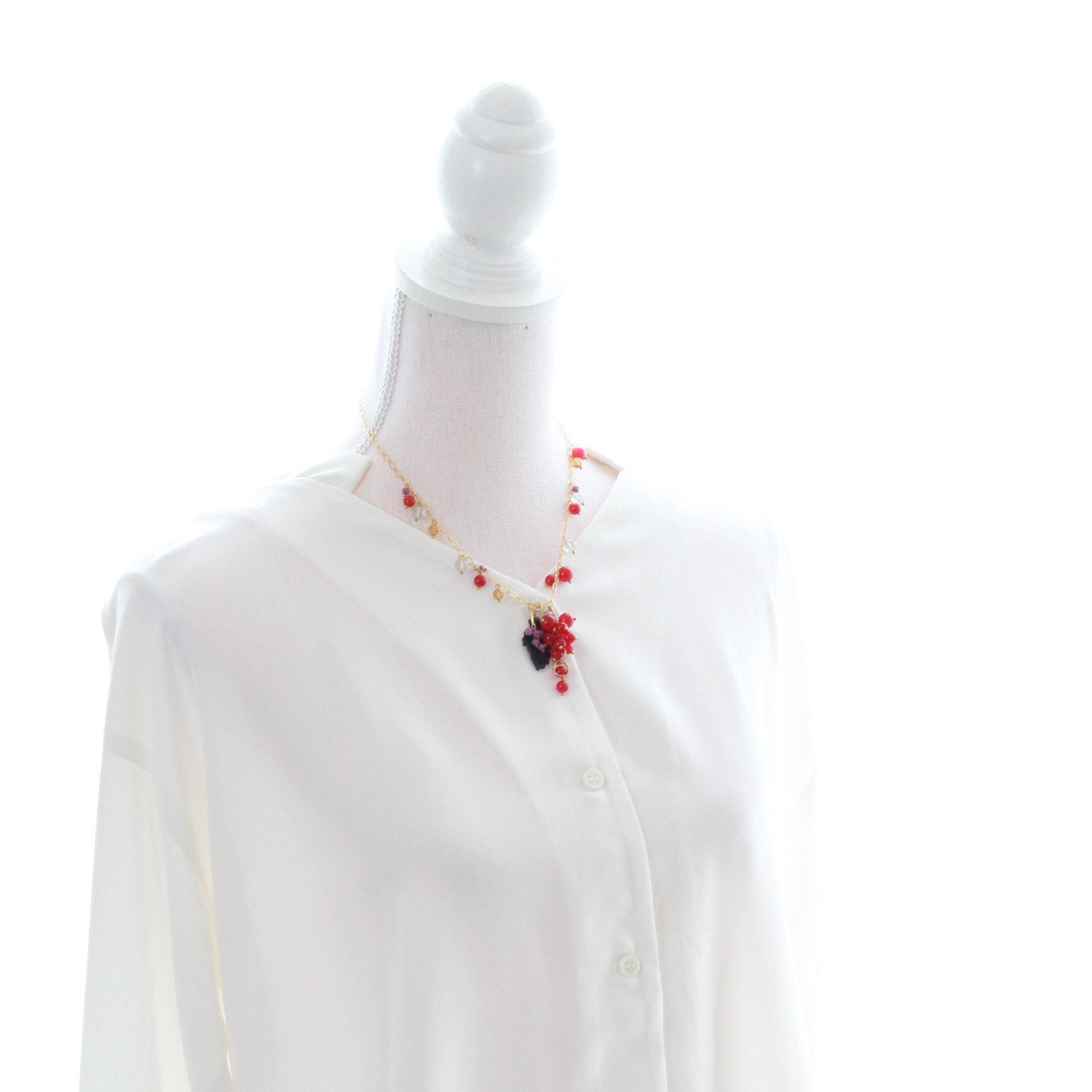 【１個限定】秋冬　赤い実のネックレス