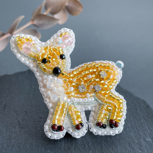 受注生産 ビーズ刺繍 チェック柄洋梨☆ ブローチorキーホルダー ブローチ Beeeads 通販｜Creema(クリーマ) 12527851