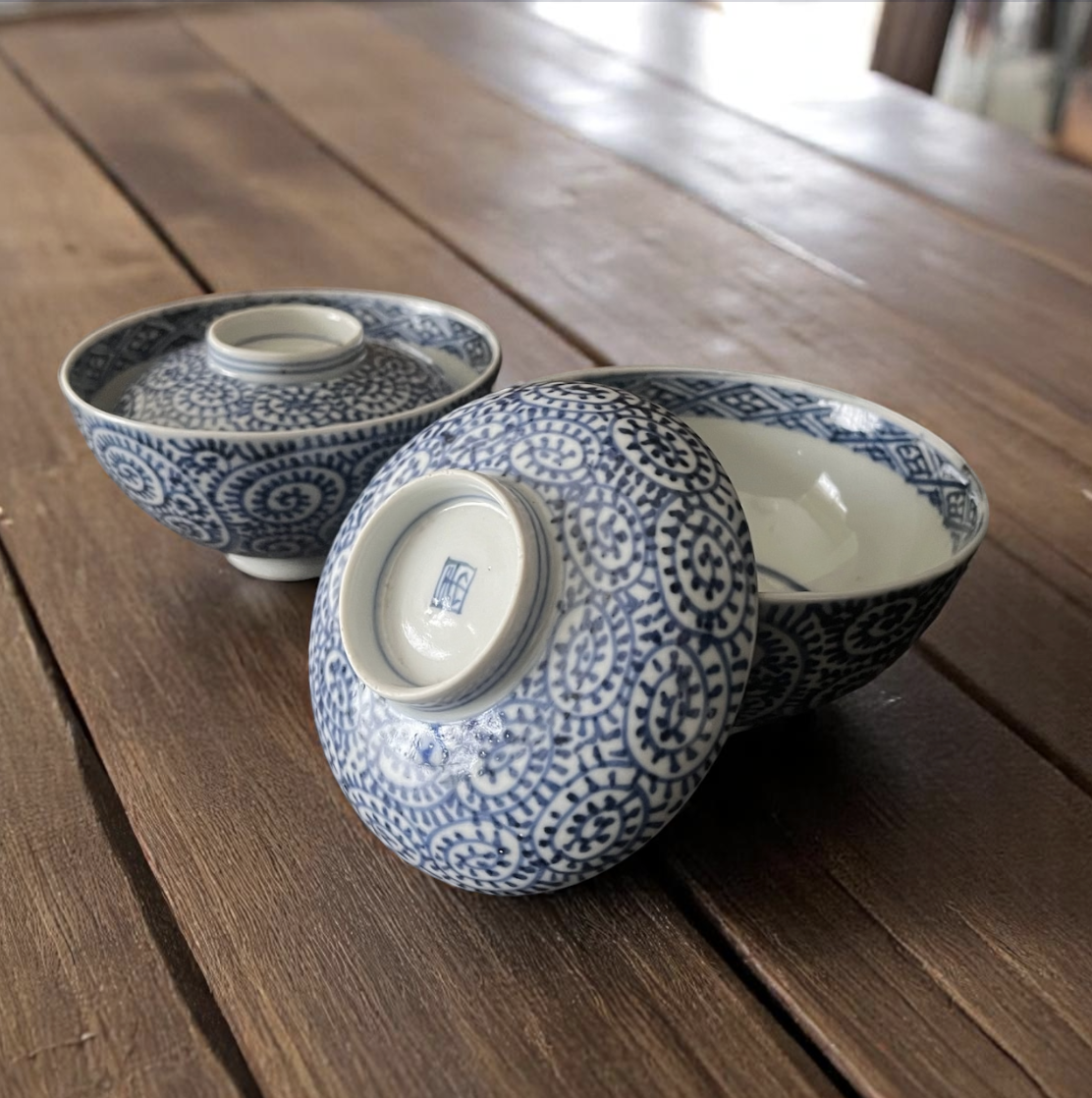 【江戸中期】古伊万里染付蛸唐草紋様蓋物碗