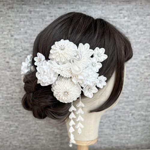 つまみ細工の髪飾り 白 ホワイト 銀 シルバー 鶴に菊 椿 桜 梅 つまみ細工の髪飾り 白 ホワイト 銀 シルバー 鶴に菊 椿 桜 梅