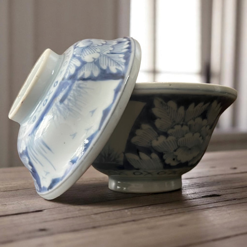 古伊万里 染付 牡丹図 蓋付き煮物碗（マルバツ入） 茶碗・めし碗