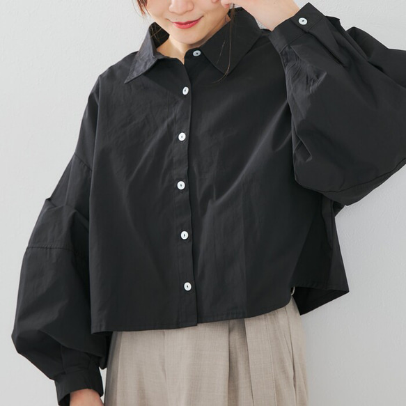 ショート丈でパンツとの相性抜群！脚長見えブラウス カーブボリューム