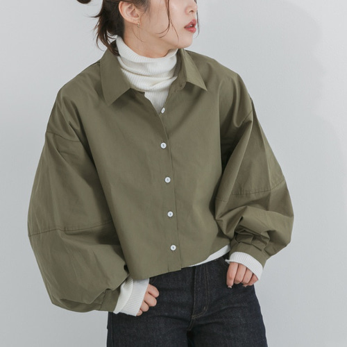 ショート丈でパンツとの相性抜群！脚長見えブラウス カーブボリューム