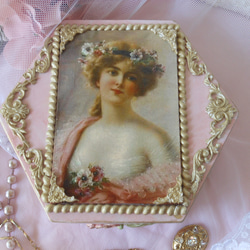 アンティーク風女性肖像画ボックス 8bd2d23169543366b83d5c390e9a8d