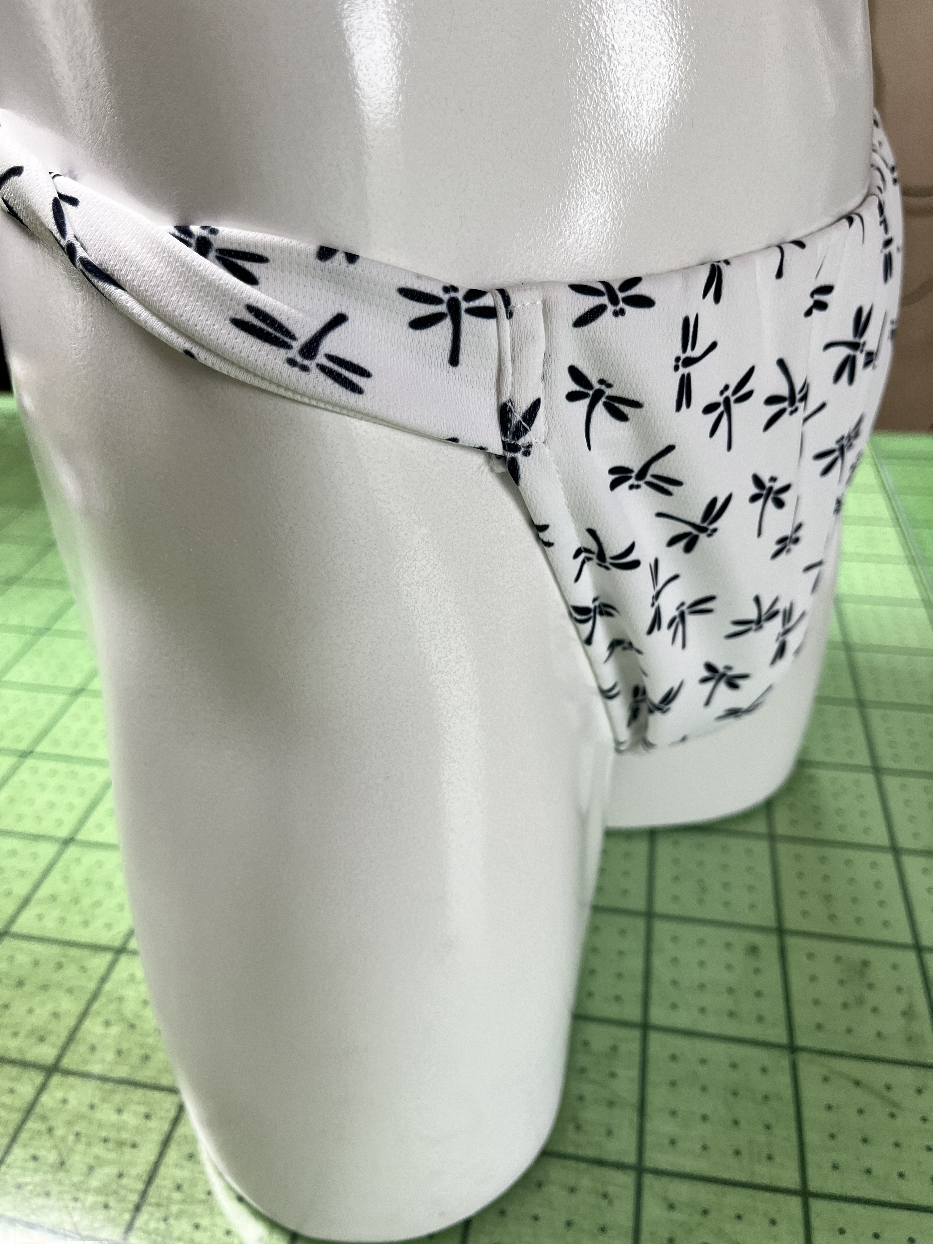 トンボ柄　紺、白　簡単締め込みパンツ　LLサイズ