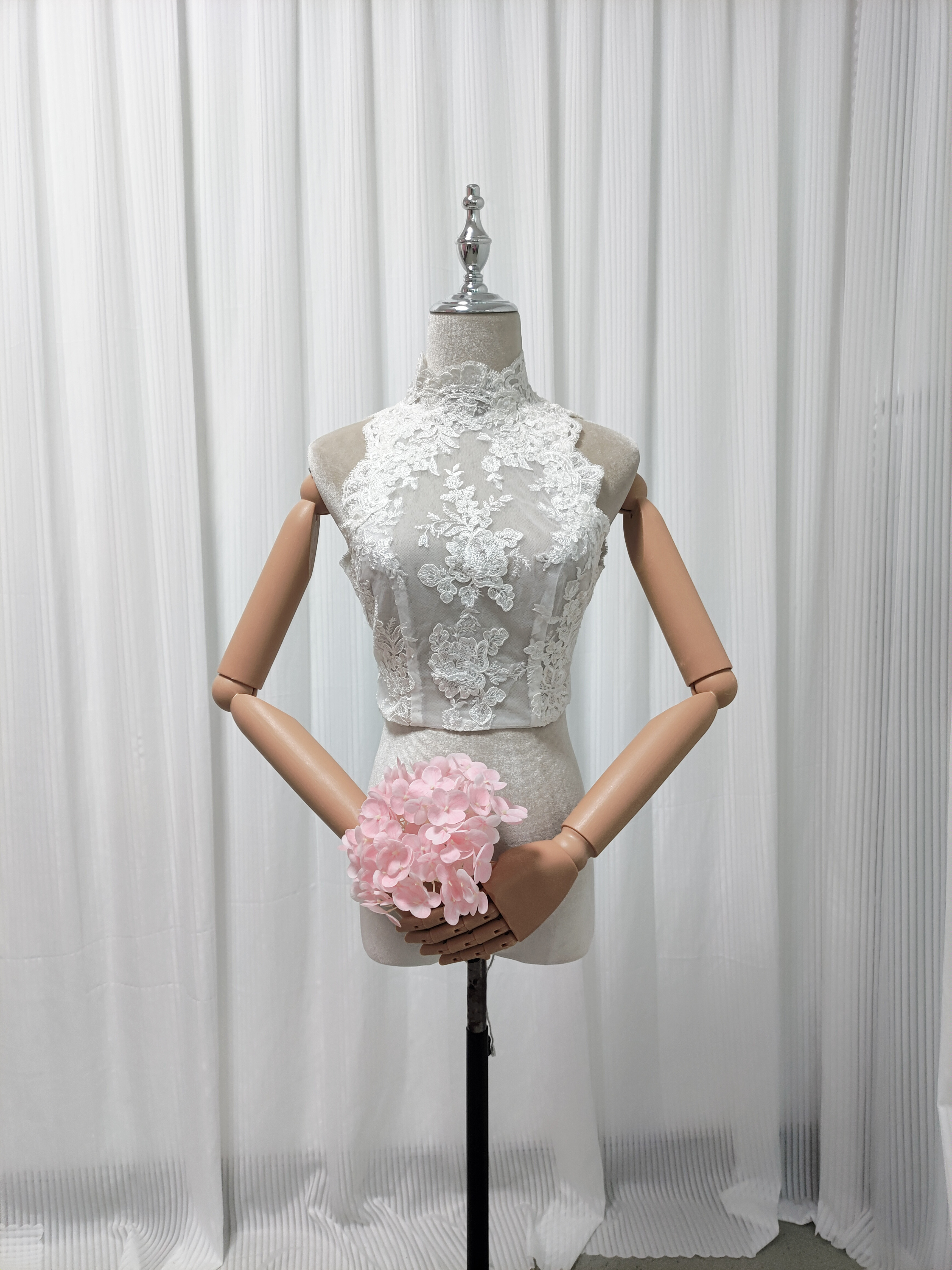 送料無料！ウエディングドレス ボレロ 咲き誇る透け花レース ハイネック くるみボタン  花嫁