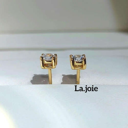 最高品質 人工ダイヤ GOLD SONA 5mm 一粒ダイヤモンド ピアス 最高品質 人工ダイヤ GOLD SONA 5mm 一粒ダイヤモンド ピアス