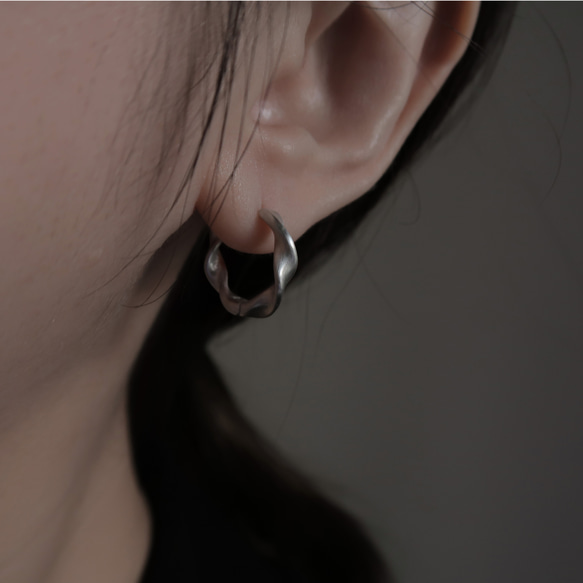 925純銀 緞帶 旋轉紋 亮霧面 易扣 耳環 耳夾 一對 免費包裝 第10張的照片