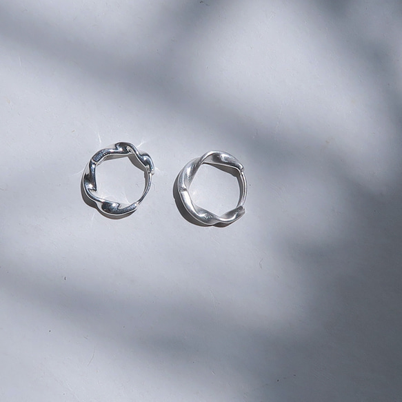 925純銀 緞帶 旋轉紋 亮霧面 易扣 耳環 耳夾 一對 免費包裝 第3張的照片