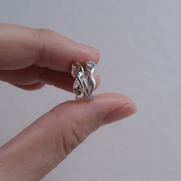 925純銀 緞帶 旋轉紋 亮霧面 易扣 耳環 耳夾 一對 免費包裝 第4張的照片