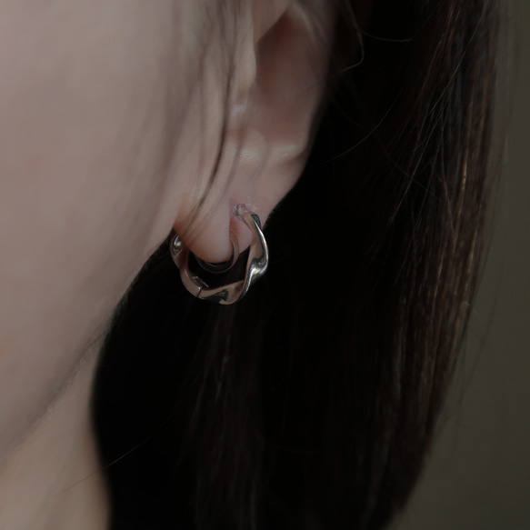 925純銀 緞帶 旋轉紋 亮霧面 易扣 耳環 耳夾 一對 免費包裝 第14張的照片