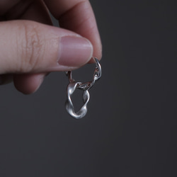 925純銀 緞帶 旋轉紋 亮霧面 易扣 耳環 耳夾 一對 免費包裝 第1張的照片