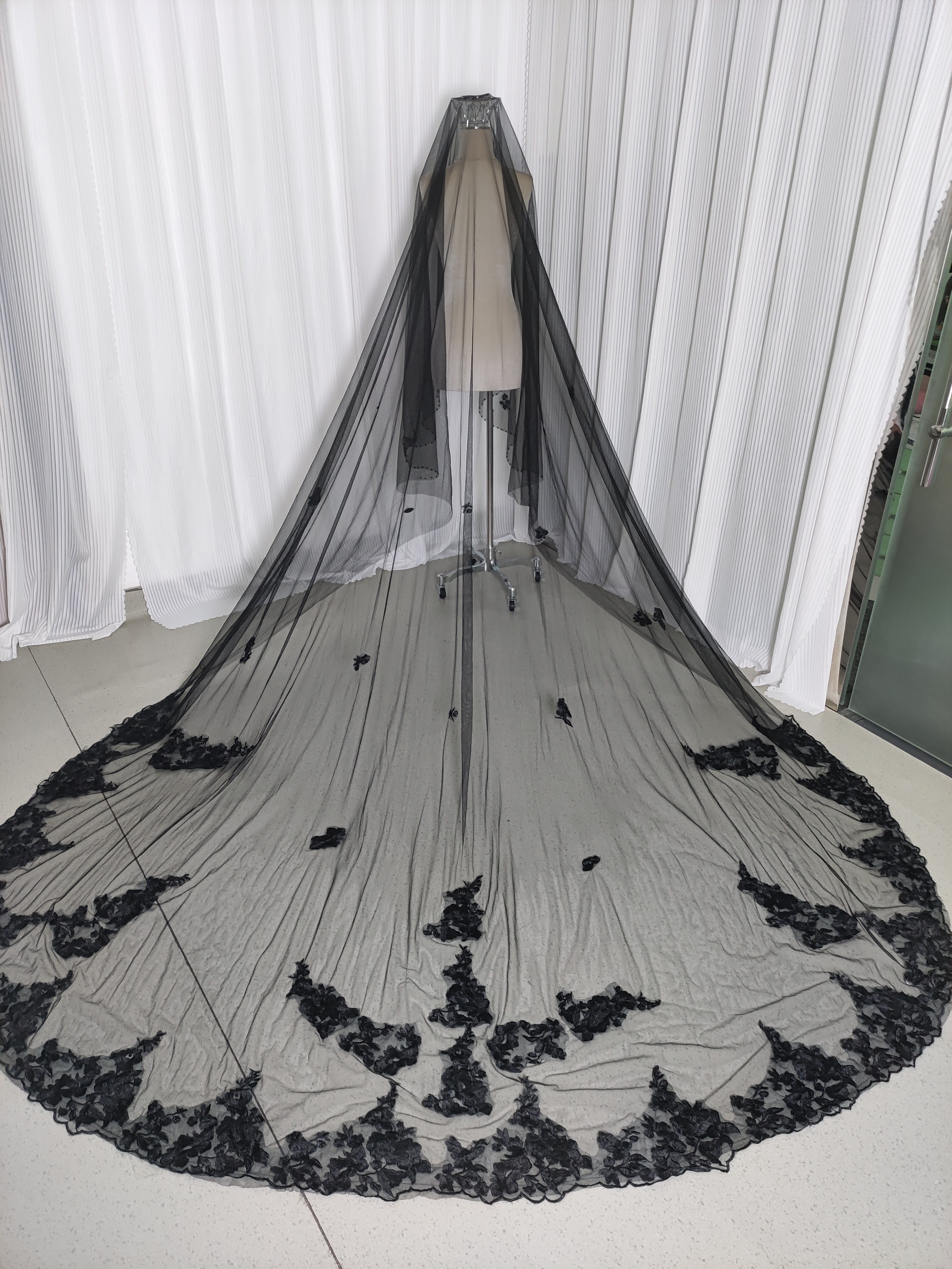 大好評中！黒　ブラック ロングベール ベールダウン可能 花嫁/ウェディングドレス パール