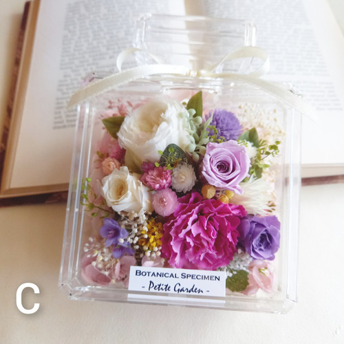 ボトルフラワーアレンジメント ☆香水ボトルのアレンジメント『 Petite Garden □ -ピンク系