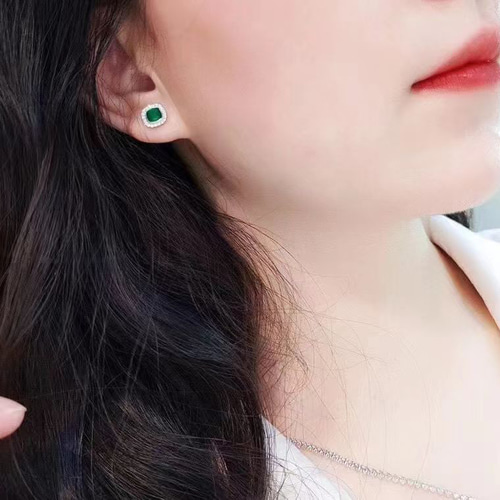 天然ダイヤモンド付きエメラルドピアスk18 ピアス(スタッド・一 天然ダイヤモンド付きエメラルドピアスk18 ピアス(スタッド・一