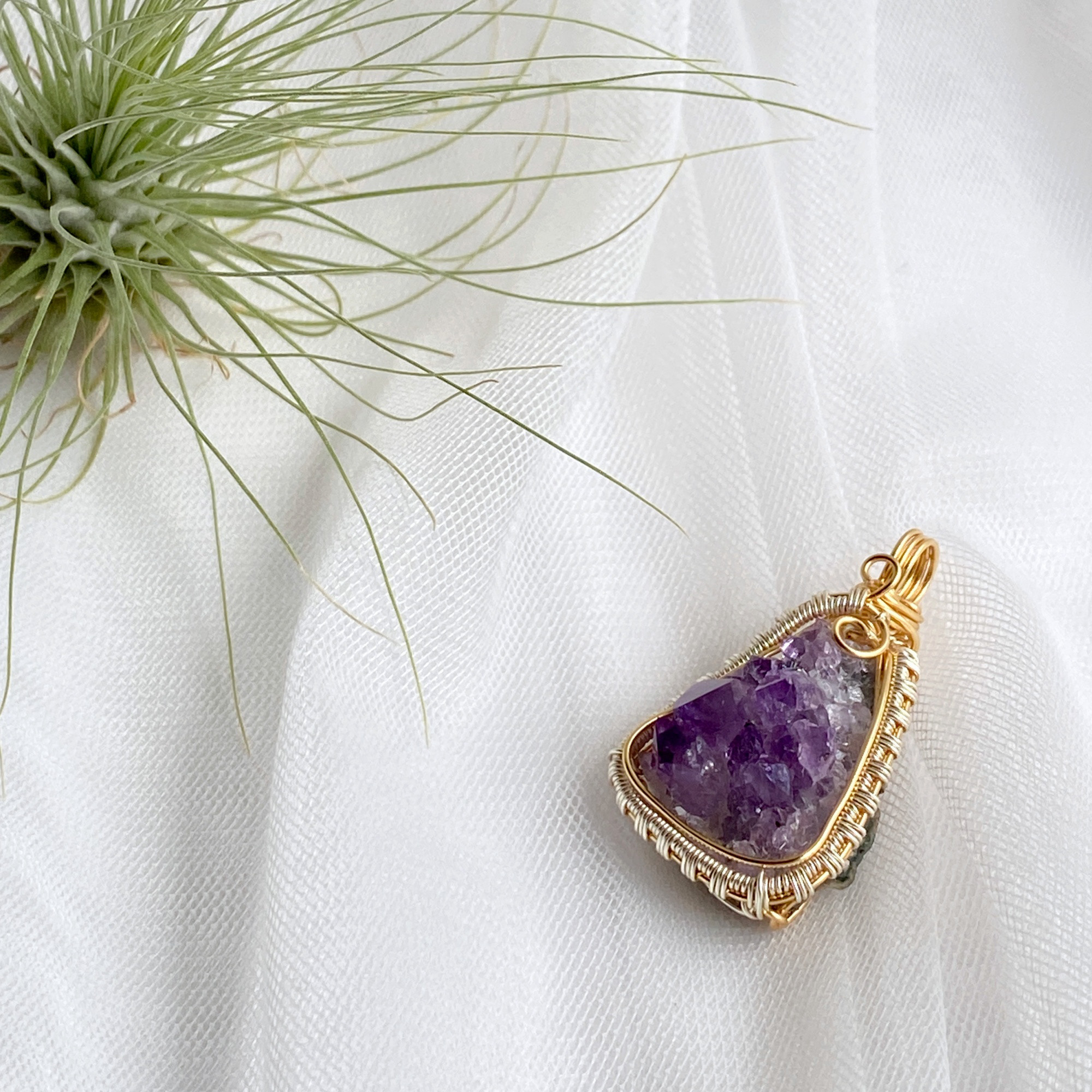 アンティークな雰囲気　ウルグアイ産アメシスト原石　ミニクラスター　ペンダントトップ