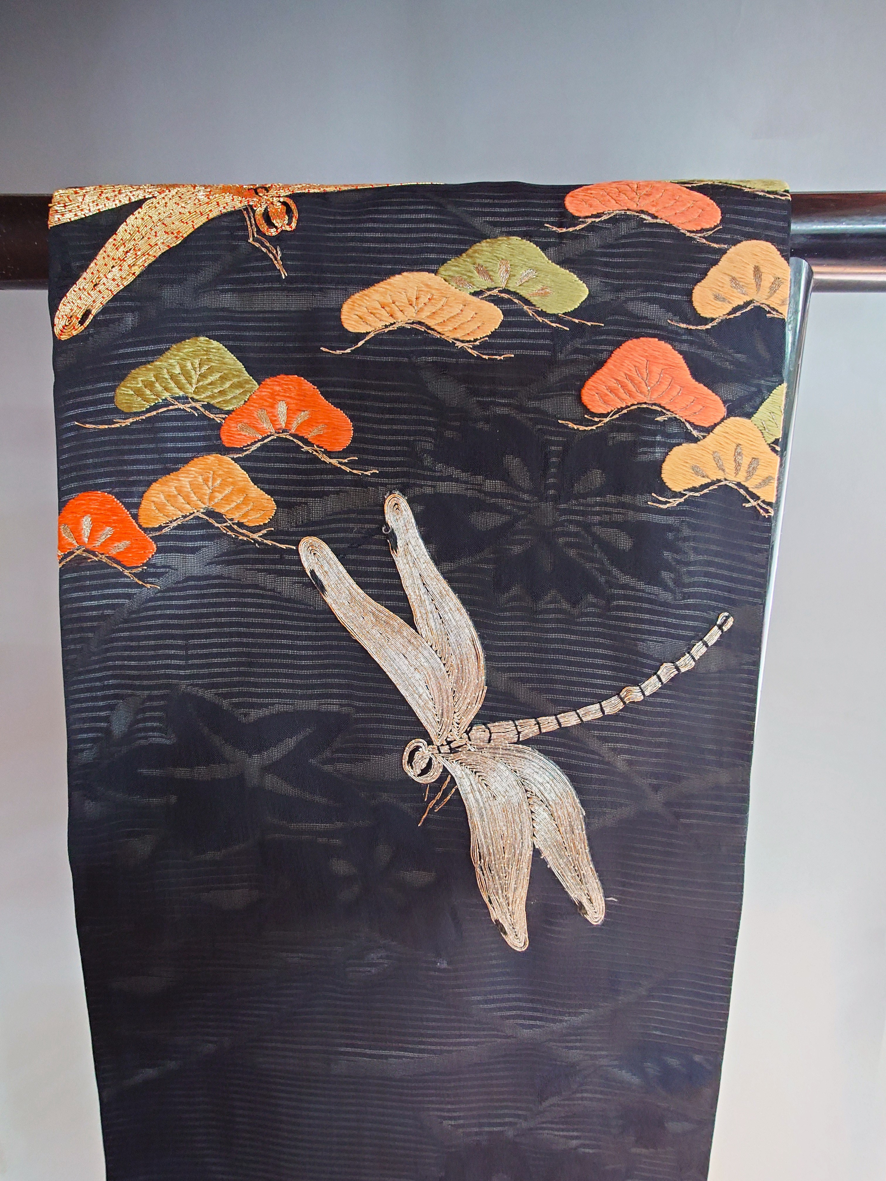 未使用品 和服帯 アンティーク 刺繍.松に鷹模様 名古屋帯(仕付け