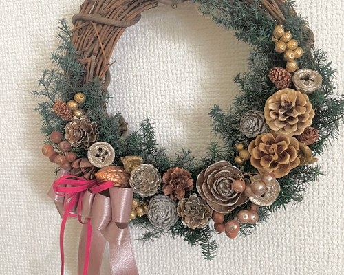 針葉樹と木の実のクリスマスリース リース BrightBerry 通販 18230969