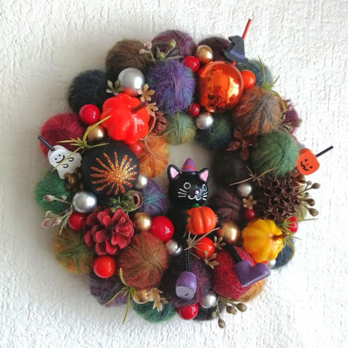 カラフルでほっこり☆毛糸玉のハロウィンリース(黒猫) リース Allium