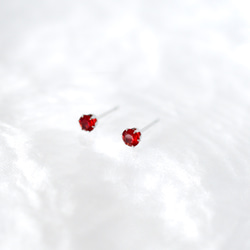 【希少石アンデシンのシンプルな一粒スタッドピアス】赤/4mm/天然石/サージカルステンレス/つけっぱなしok 3枚目の画像