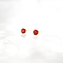 【希少石アンデシンのシンプルな一粒スタッドピアス】赤/4mm/天然石/サージカルステンレス/つけっぱなしok 5枚目の画像