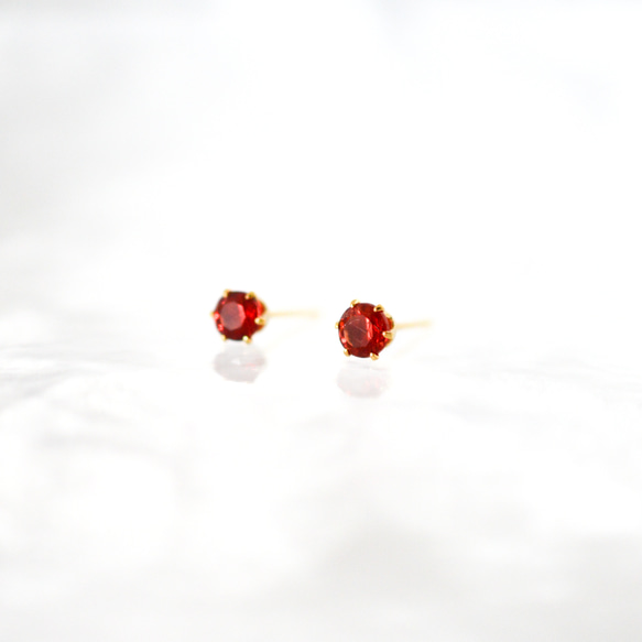 【希少石アンデシンのシンプルな一粒スタッドピアス】赤/4mm/天然石/サージカルステンレス/つけっぱなしok 5枚目の画像