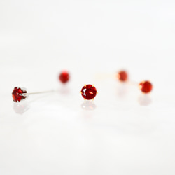 【希少石アンデシンのシンプルな一粒スタッドピアス】赤/4mm/天然石/サージカルステンレス/つけっぱなしok 10枚目の画像