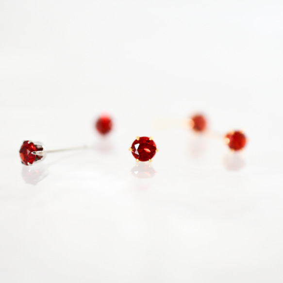 【希少石アンデシンのシンプルな一粒スタッドピアス】赤/4mm/天然石/サージカルステンレス/つけっぱなしok 10枚目の画像