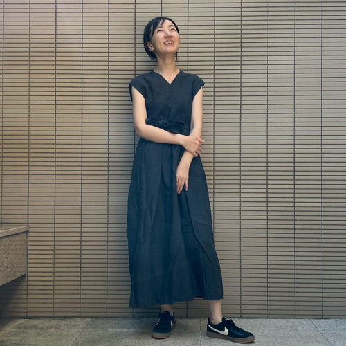 リネンのカシュクールワンピース 茜染 セオリツドレス セミ