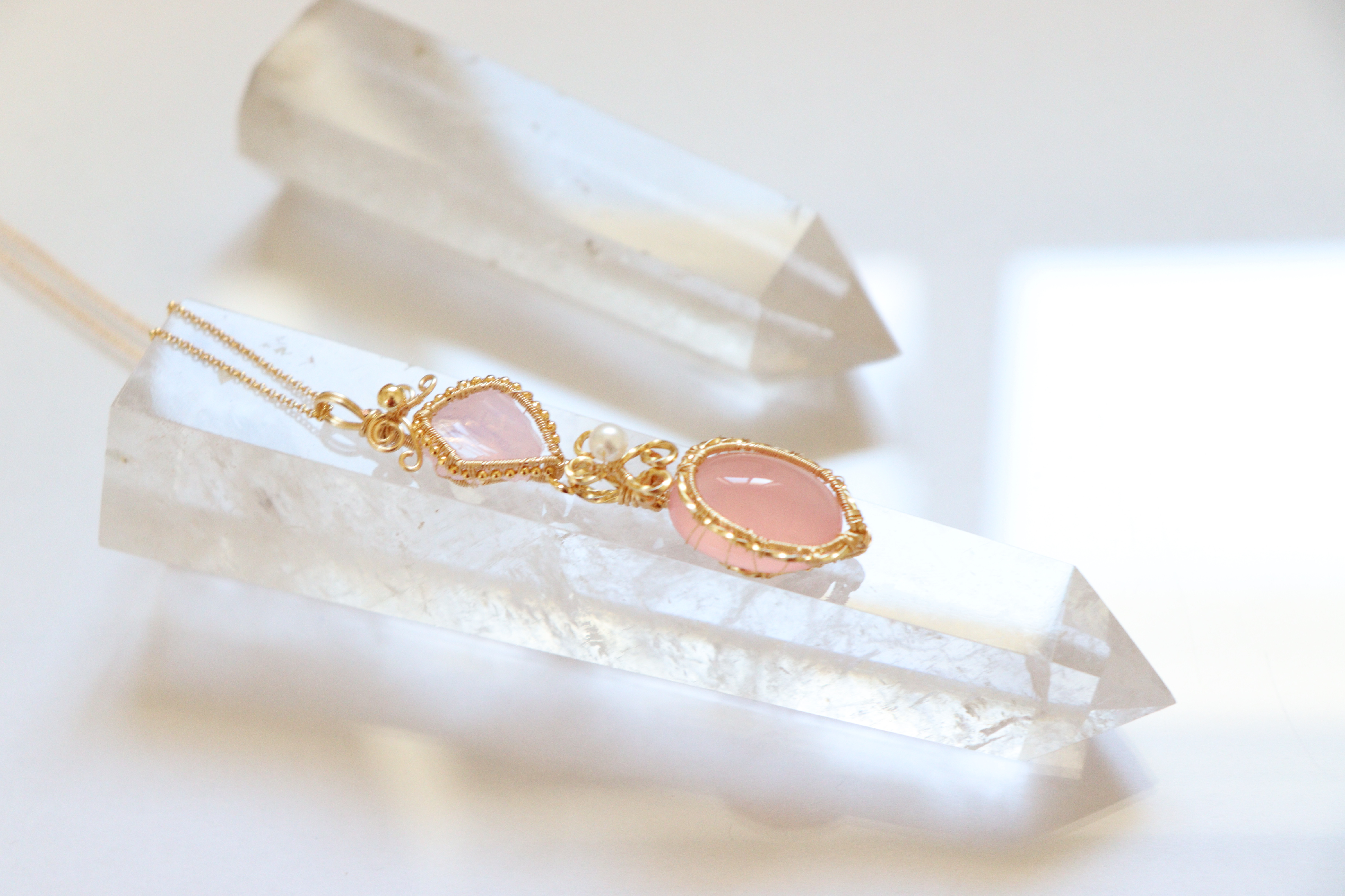 アンダラクリスタルとピンクカルセドニーのワイヤージュエリーネックレス✧天然石