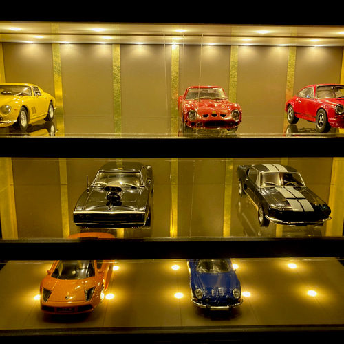 1/43展示18台可・BR&BK・3層式ディスプレーBOX/ 照明付ネオジオラマ 1/43展示18台可・BR&BK・3層式ディスプレーBOX/ 照明付ネオジオラマ