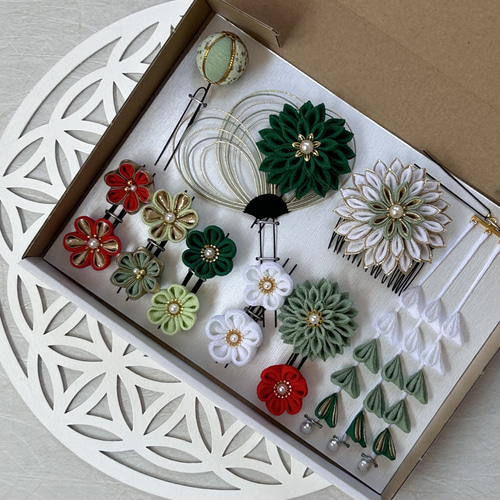 つまみ細工　濃緑×アイボリー　成人式 T14 つまみ細工 ドライフラワー 髪飾り 緑 卒業式 袴 成人式