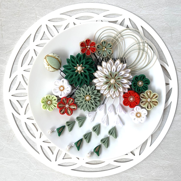 つまみ細工　髪飾り　✴︎結花✴︎モスグリーン成人式卒業式七五三　No.443 つまみ細工 髪飾り ✴︎結花✴︎モスグリーン成人式卒業式七五三