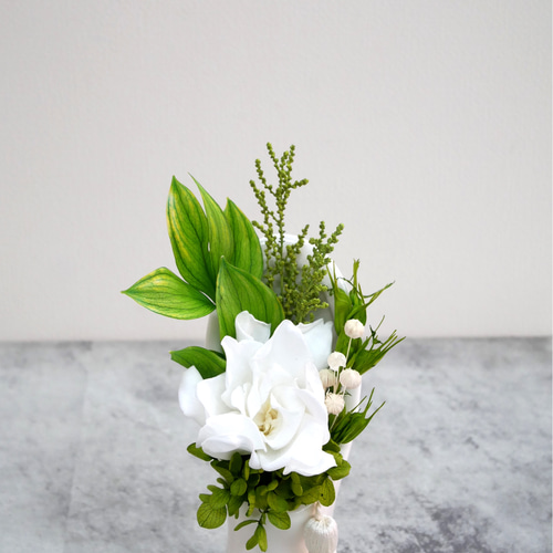 プリザーブドフラワー仏花　お供えの花　花器付　一対　クチナシ プリザーブドフラワークチナシの花の仏花 プリザーブドフラワー