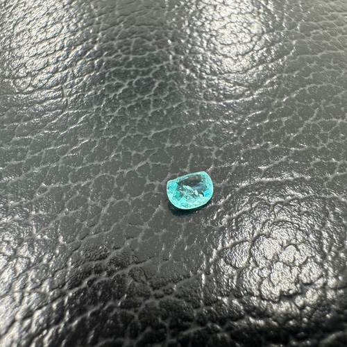 激安わけあり] パライバトルマリン オーバル 0.22ct 色A照りBキズC 